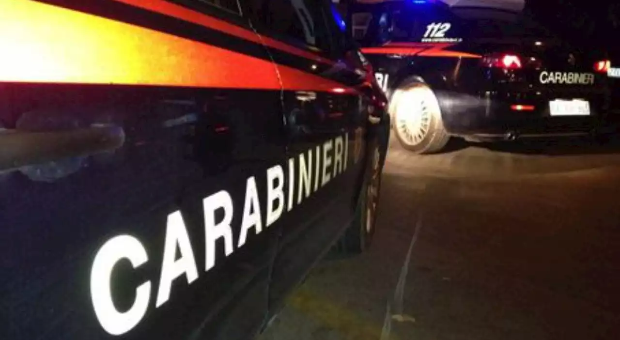 Carabiniere in pensione barricato in casa a Pavullo: rilasciata la moglie dopo trattativa con forze dell'ordine