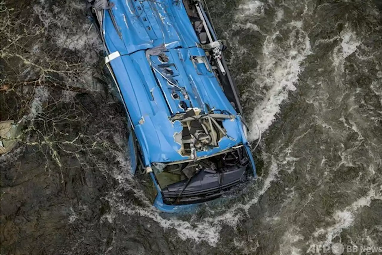 バスが川に転落、6人死亡 スペイン - トピックス｜Infoseekニュース