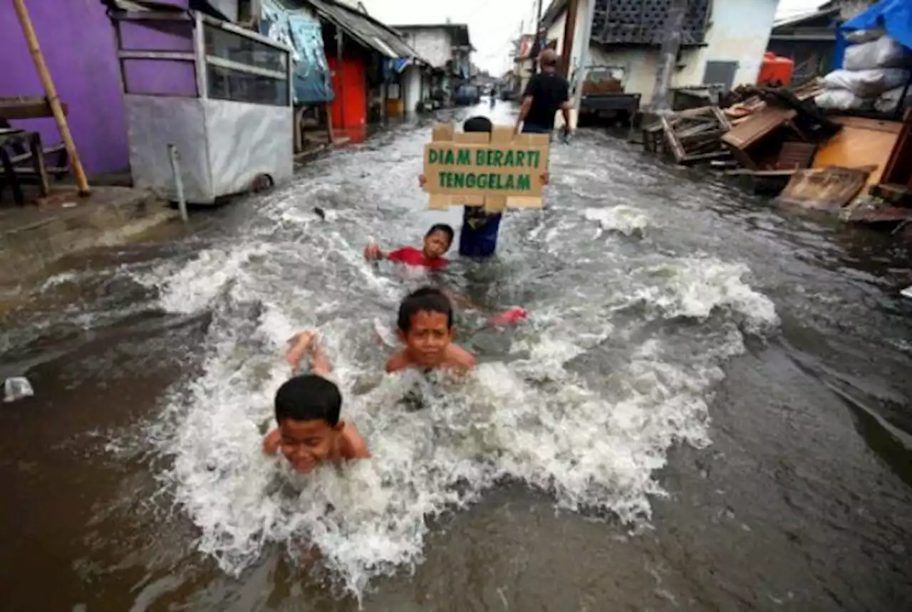 Jelang Tahun Baru, Khofifah Ingatkan Potensi Banjir Rob