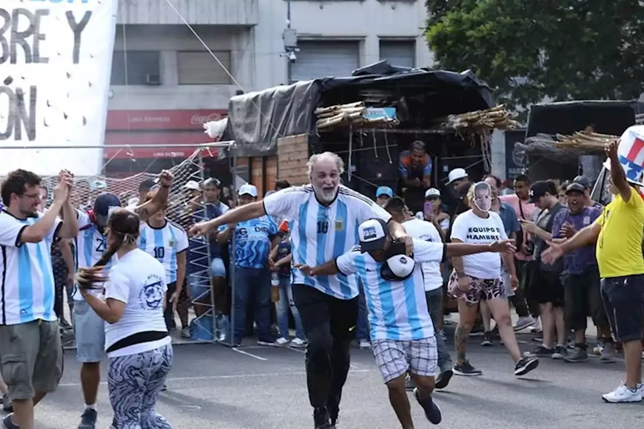 Más dinero y más pobreza: el 51,7% de los argentinos ya recibe algún tipo de ayuda social