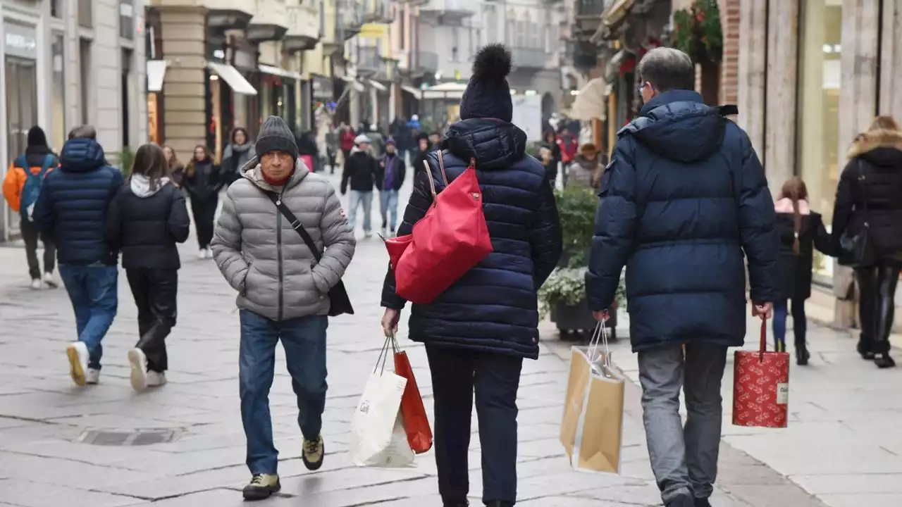 Dieta, cibo, uso dell’acqua: ecco i segreti per risparmiare durante le feste