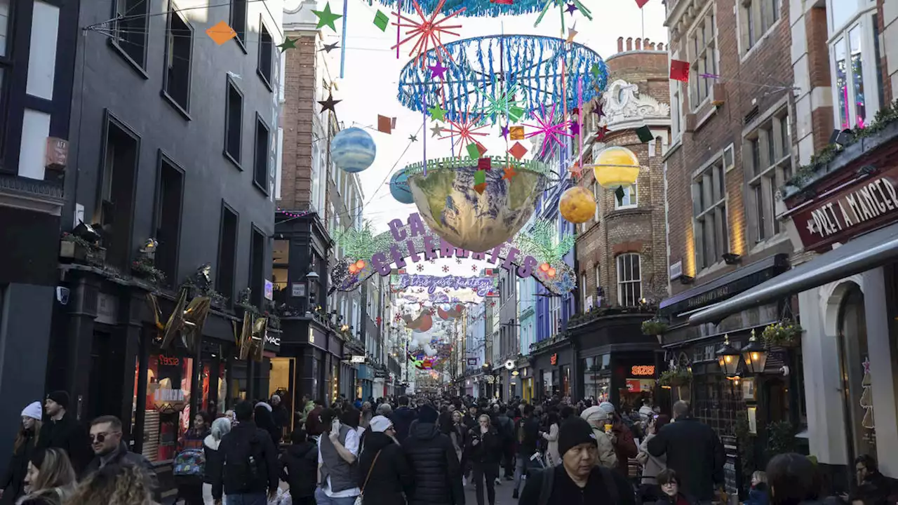 Boxing day sales double last year but footfall drags below pre-Covid levels