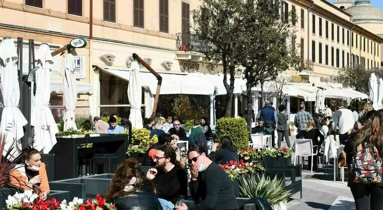 Santo Stefano con 15 gradi: tavoli al mare a Ostia e Fiumicino per il caldo anomalo