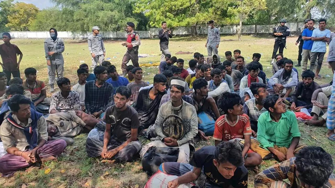 Bakamla RI Bantu Evakuasi Imigran Ilegal Rohingya