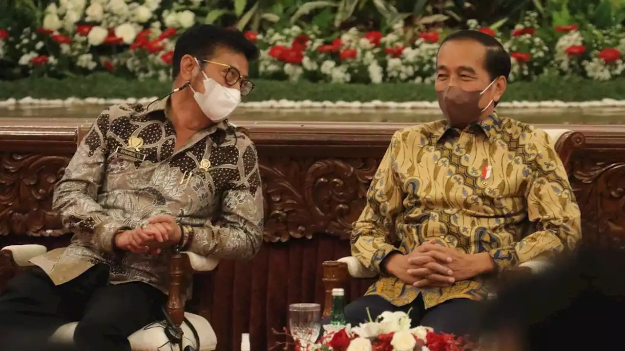 Senyum Jokowi Ditanya Kabar 2 Menteri NasDem Bakal Direshuffle