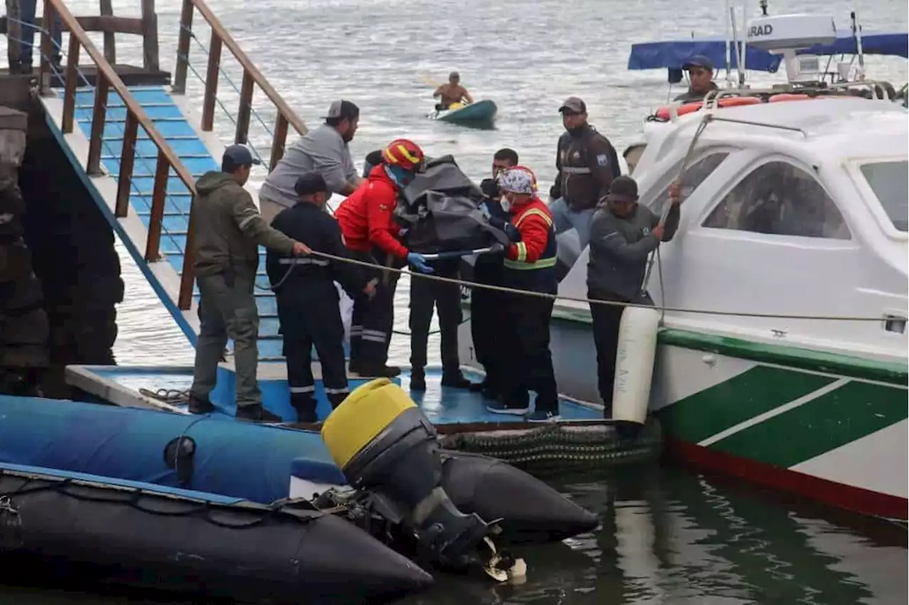 Three dead in Ecuador after tourist boat capsizes