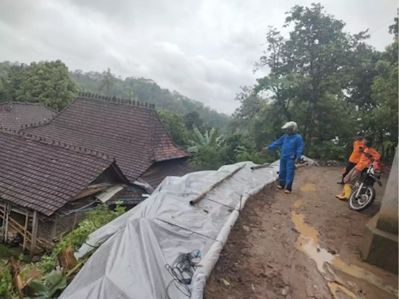 Longsor Terjang Dua Desa di Kudus, Akses Jalan Warga Sempat Tertutup