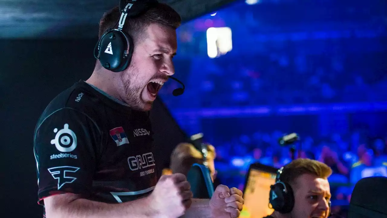 Was war das erste E-Sport-Turnier und wer gilt als erster Profi-Spieler?