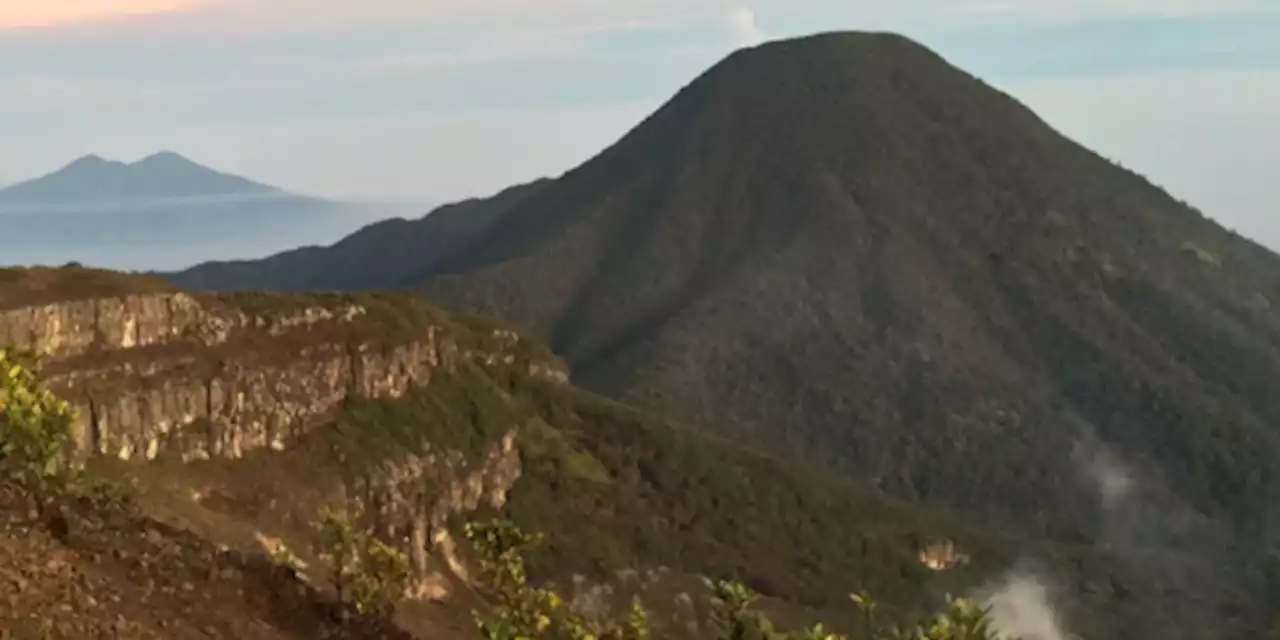 Pendakian Gunung Gede Malam Tahun Baru Ditutup Akibat Bibir Kawah Retak | merdeka.com