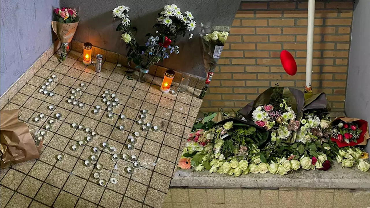 Kaarsjes en bloemen in flat van doodgeschoten 17-jarige jongen in Amsterdam-Zuidoost