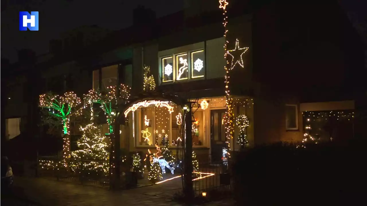 Kerst in Heemskerk: Ton Maat (75) versiert nog ieder jaar zijn voortuin