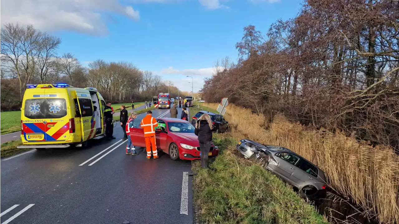 Vier auto's op elkaar gebotst bij Castricum, één persoon gewond naar het ziekenhuis