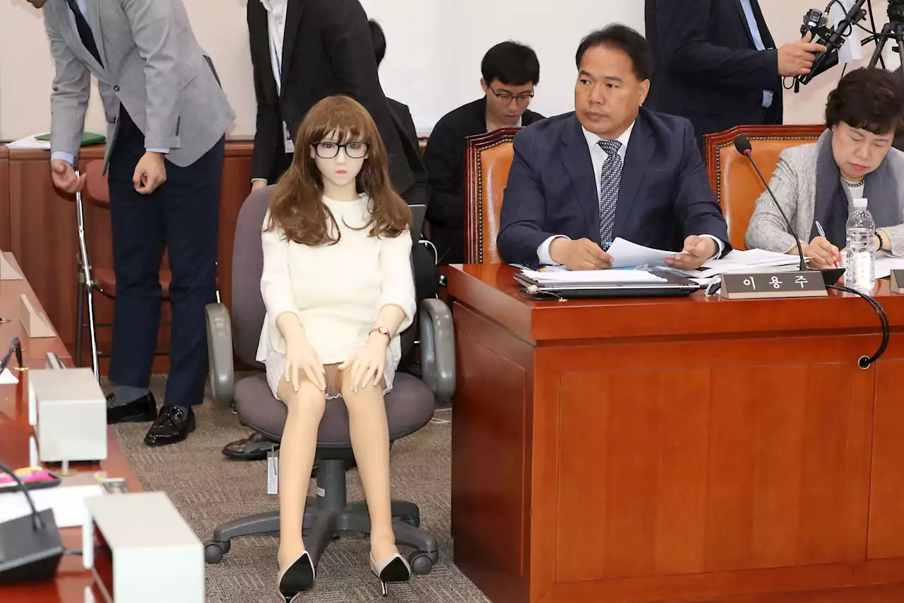 South Korea ends ban on imported sex dolls