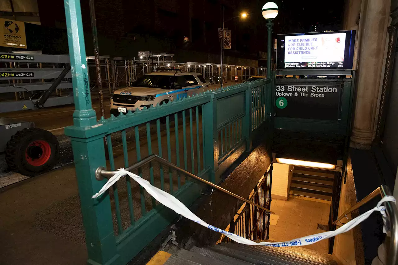 Straphanger stabbed in back during fight on NYC subway train