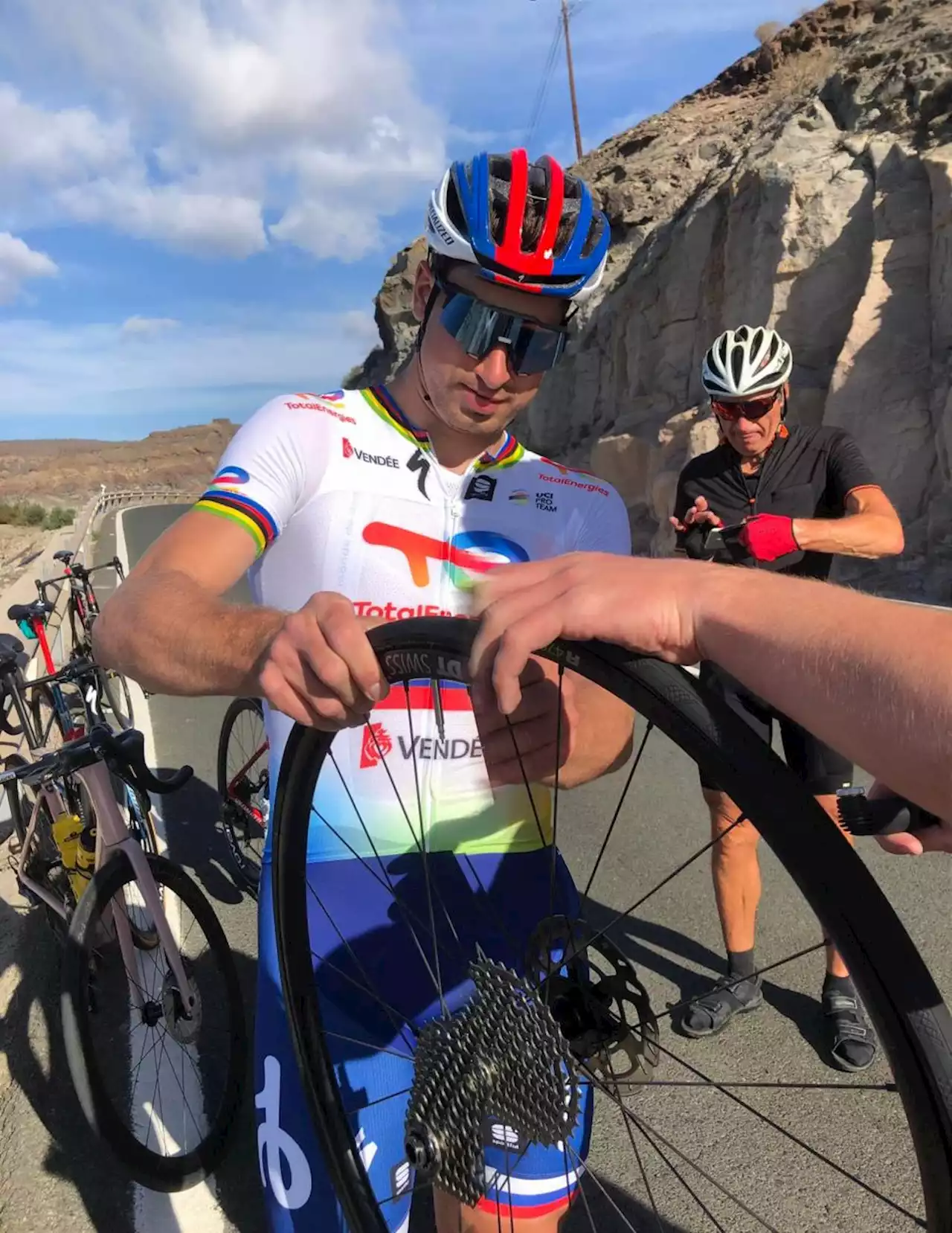 Peter Sagan comes to the aid of “flabbergasted” British cyclo-tourist in Gran Canaria