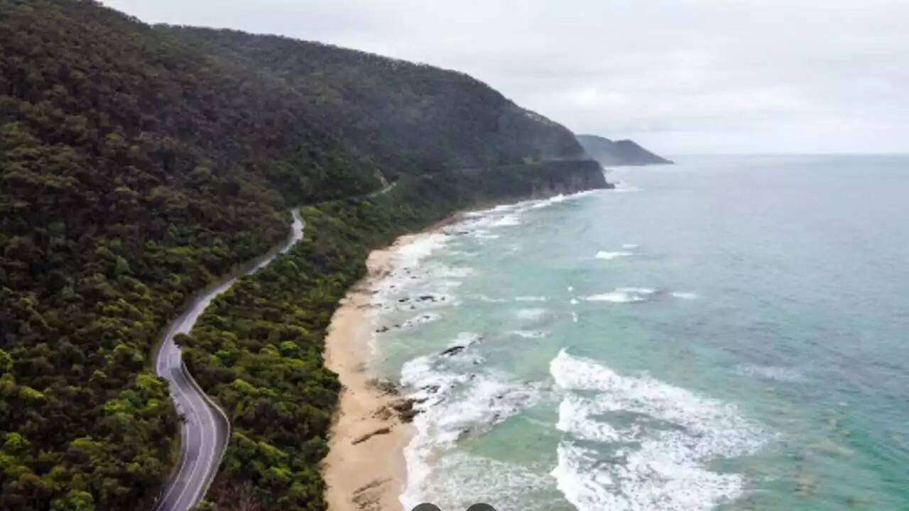 Teenager drowns at Victorian beach in Christmas Day tragedy