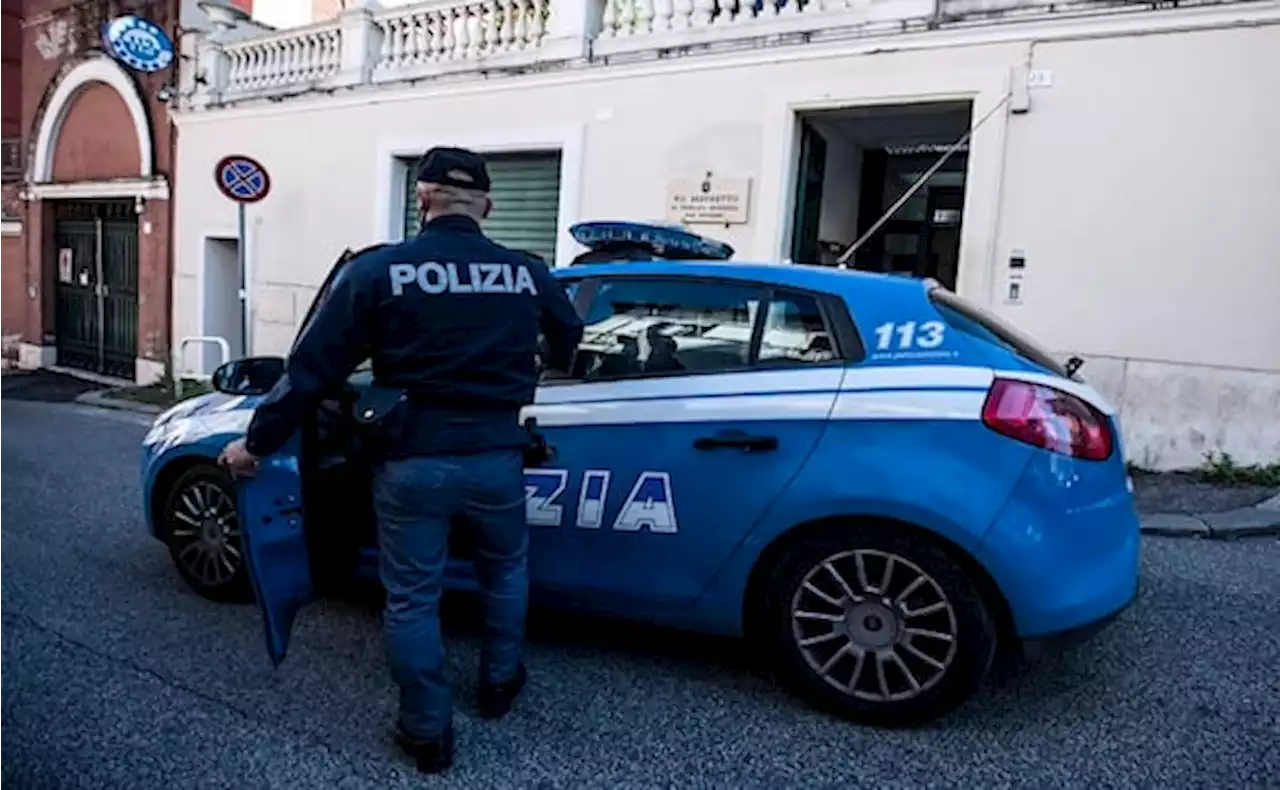 Napoli, rapine e furto di orologi: arrestato un 17enne