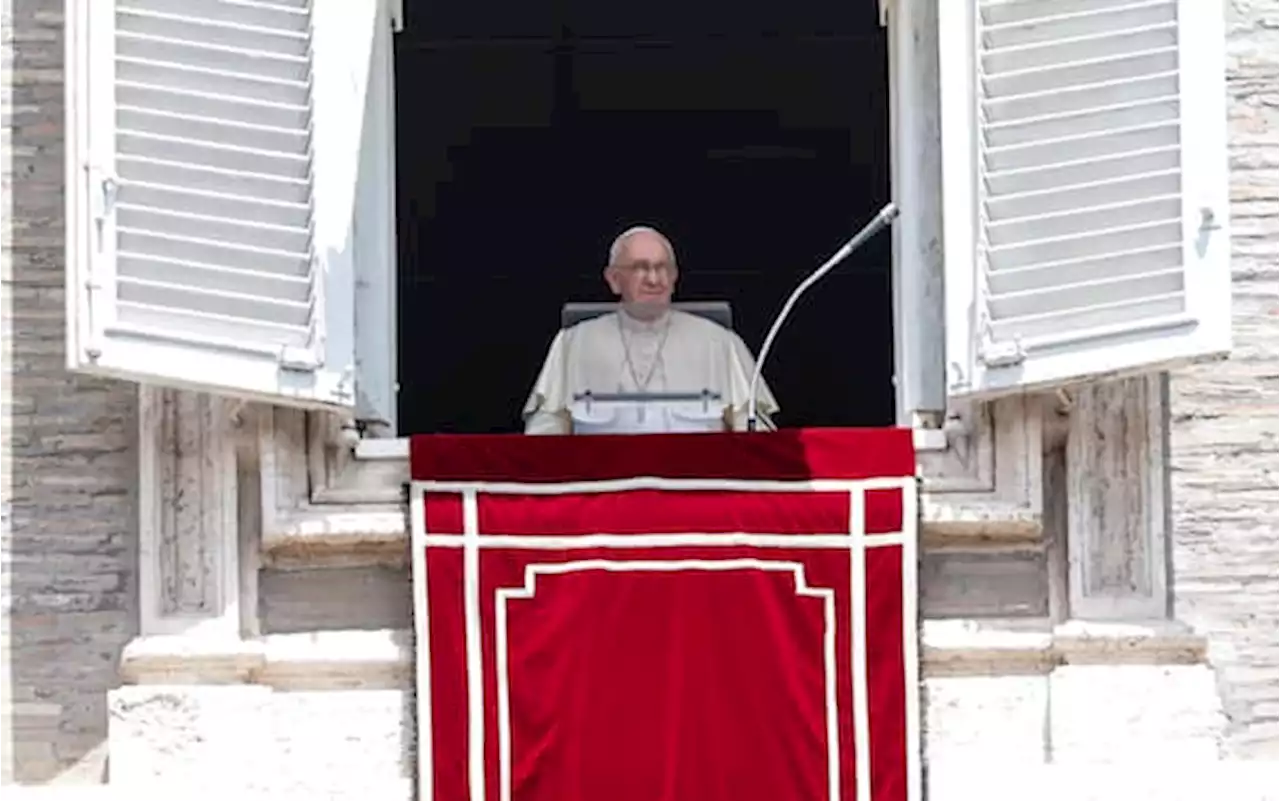 Ucraina, Papa Francesco all'Angelus: “Rinnovo l'augurio di pace”