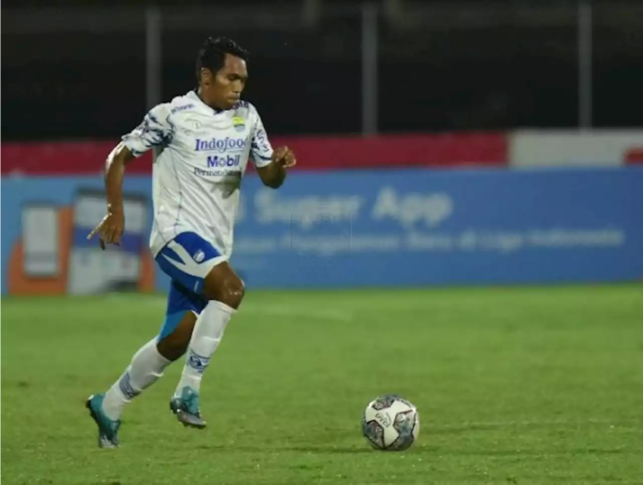 Liga 1: Cerita Natal Pemain Persib Frets Butuan dan Pelatih Bali United Stefano Cugurra