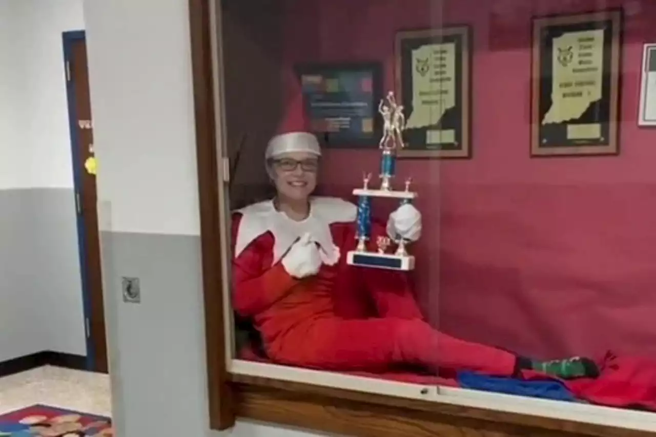 Headteacher transforms into real life Elf on the Shelf each morning for students