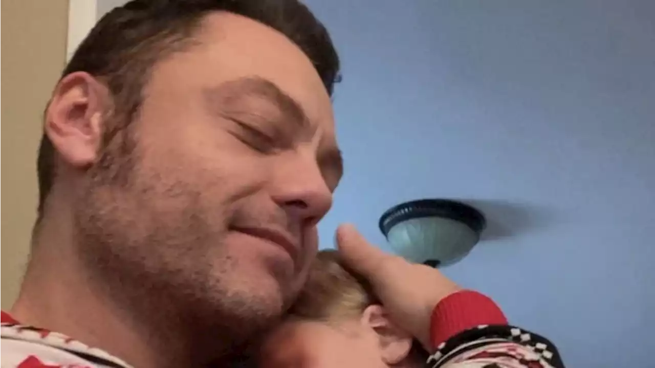 Tiziano Ferro, la gioia del primo Natale da papà celebrata con una tenera foto