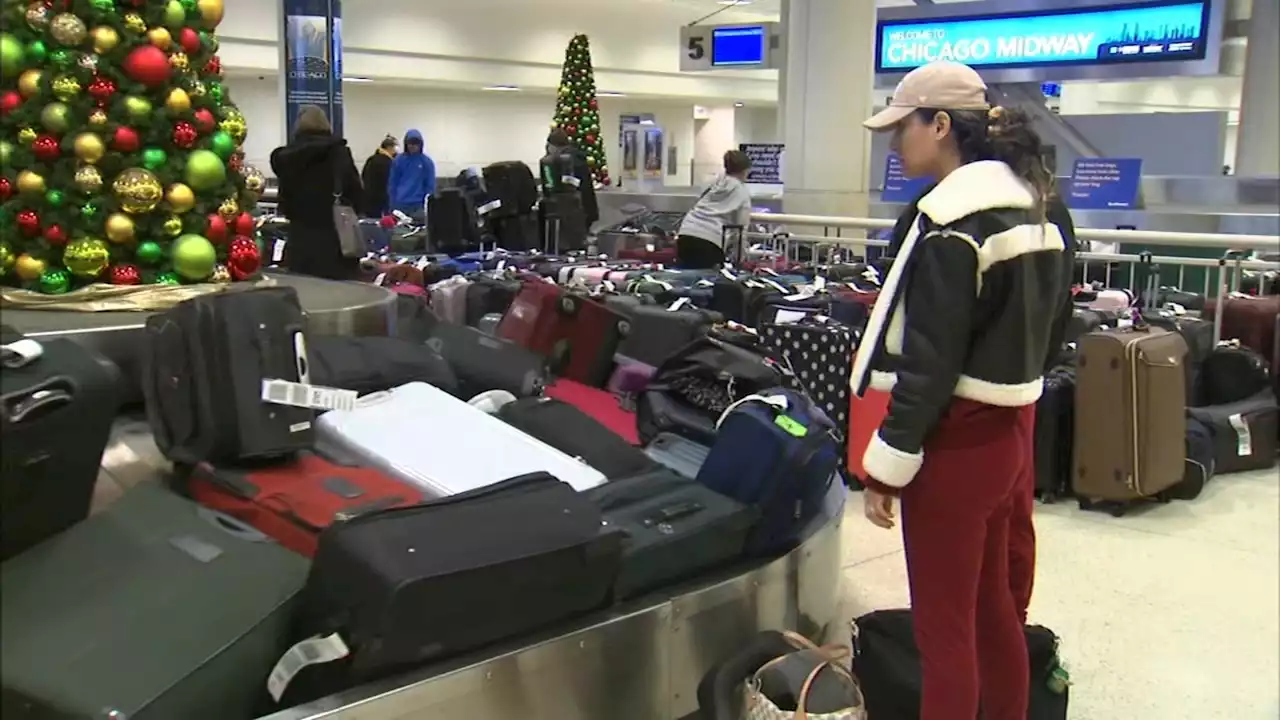 Southwest flight cancellations continue to frustrate holiday travelers Midway, O'Hare airports