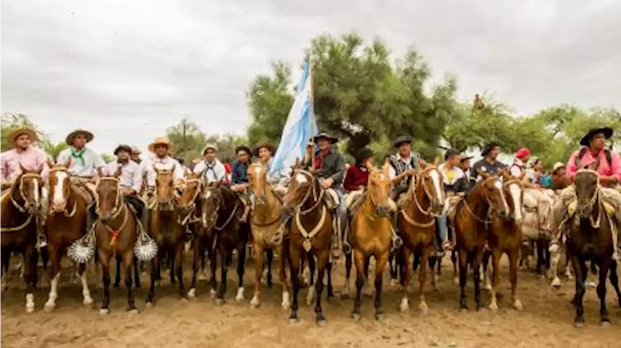 Cientos de fieles veneraron a San Esteban, en una fiesta cargada de rituales