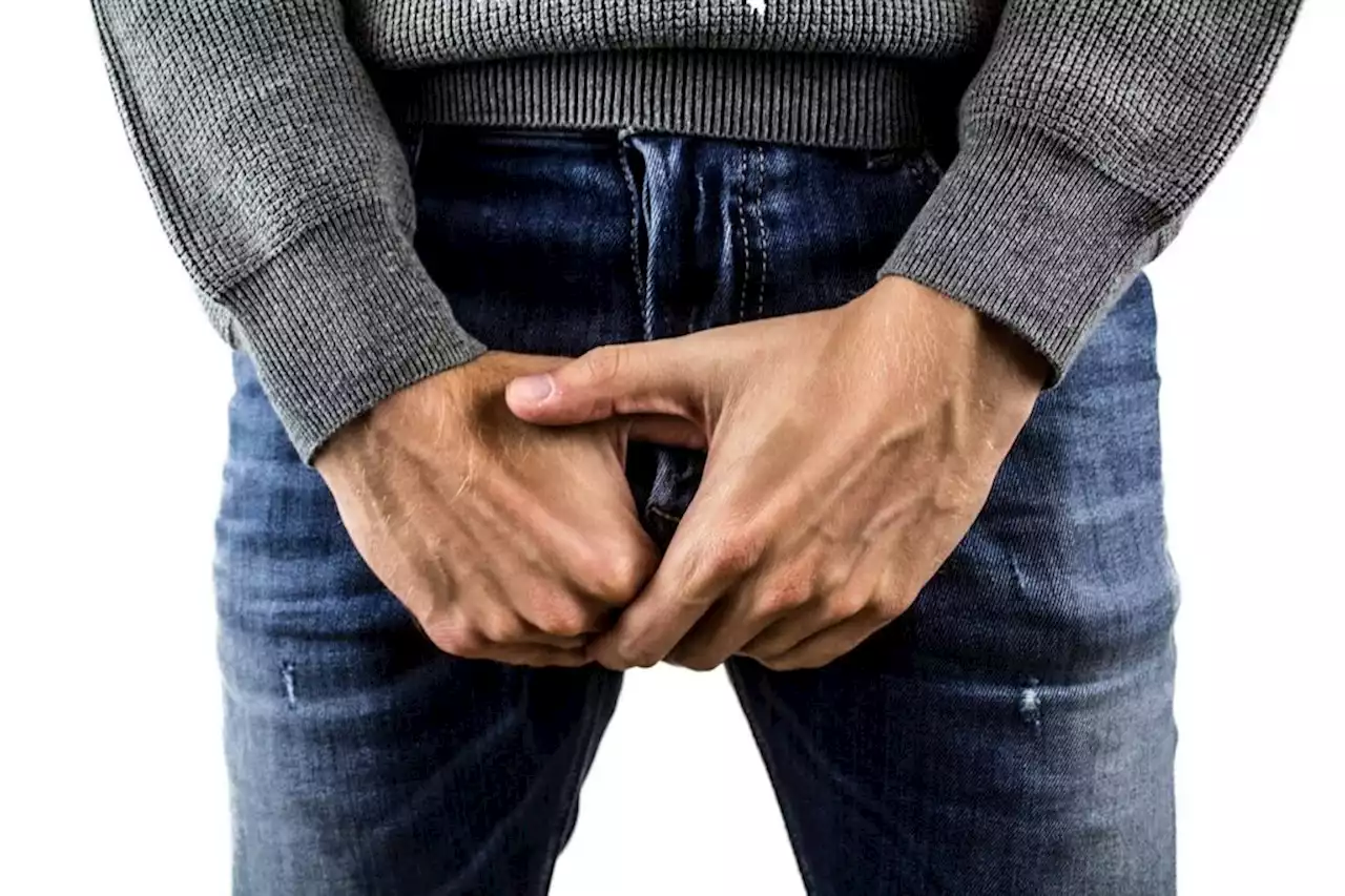 Venu consulter pour des douleurs aux testicules on lui détecte des vers dansant dans son scrotum