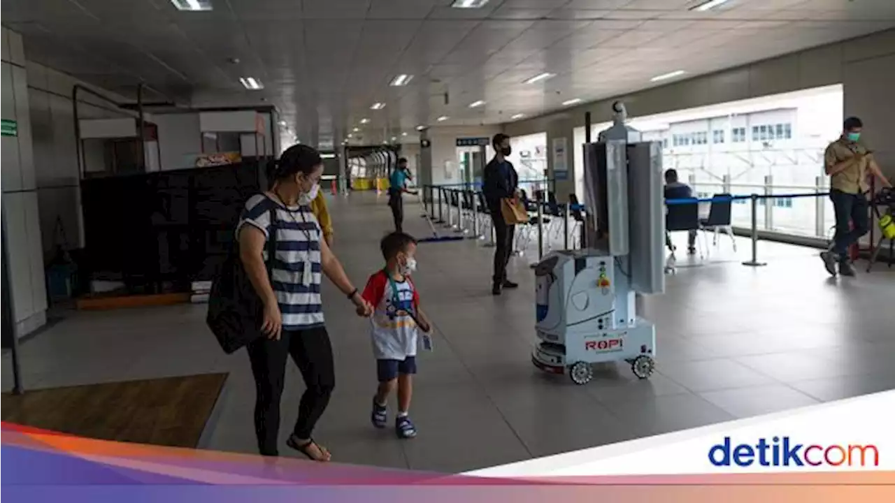 Bukan Sulap Bukan Sihir, Ada 'Droid' di Stasiun MRT!