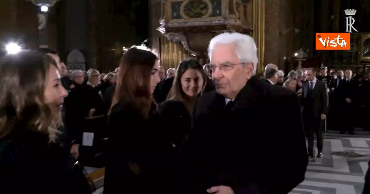 Mattarella ai funerali di Frattini, la prima uscita del presidente della Repubblica dopo il Covid - video - Il Fatto Quotidiano