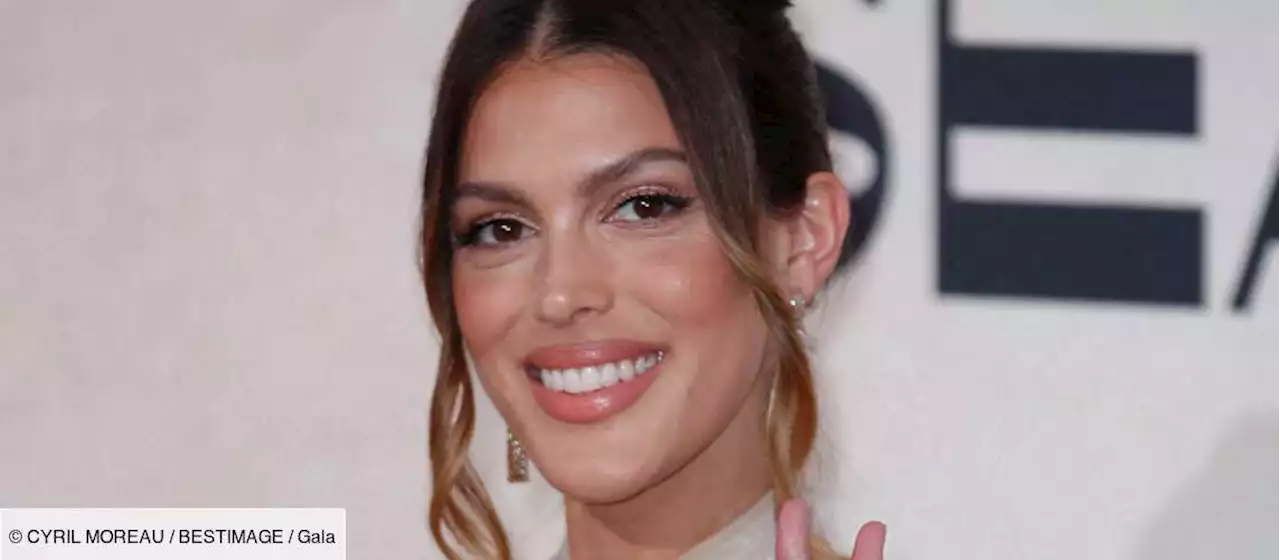 PHOTO – Iris Mittenaere crée la surprise avec un pull de Noël Lidl pour le réveillon - Gala