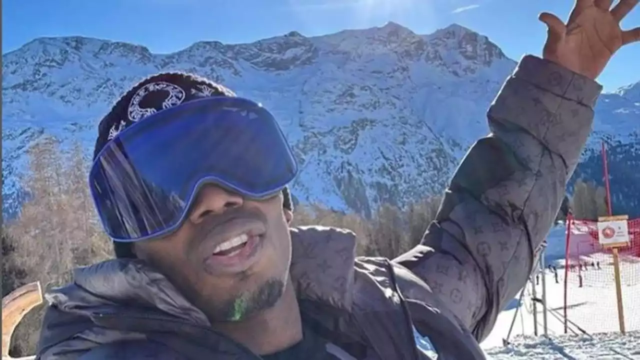 Pogba, le vacanze sulla neve fanno infuriare i tifosi juventini: 'Vai ad allenarti'