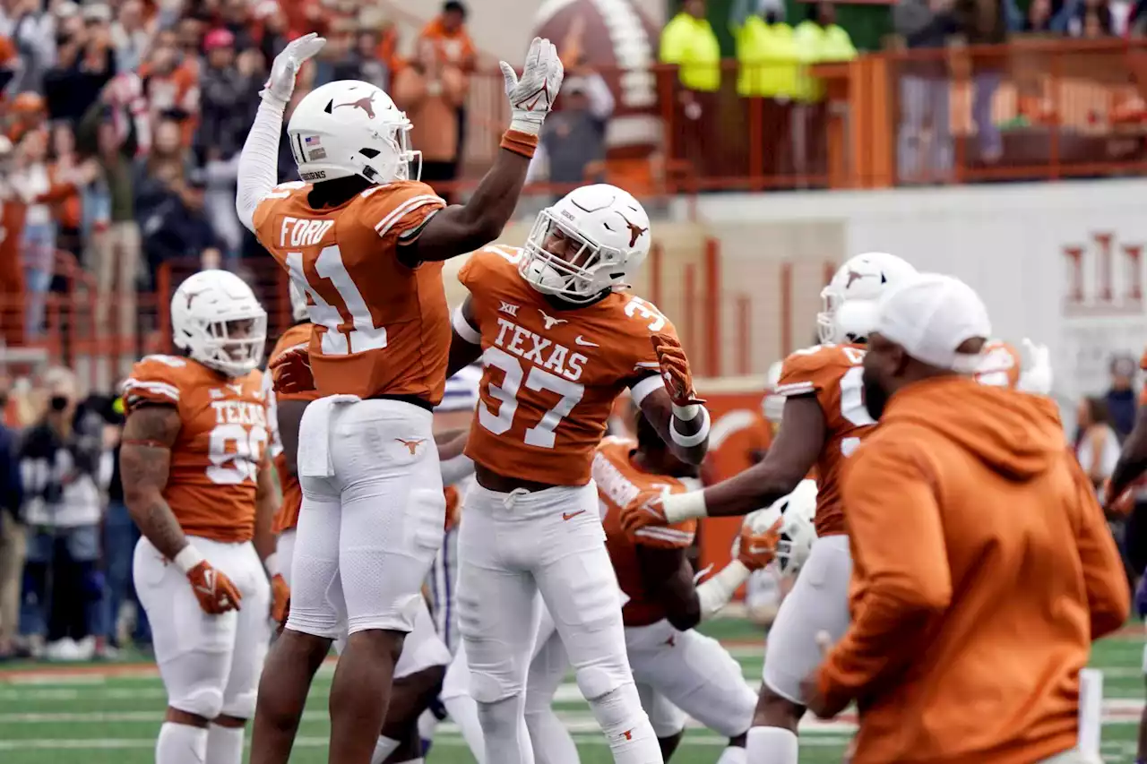 How Texas will replace linebacker DeMarvion Overshown in Alamo Bowl