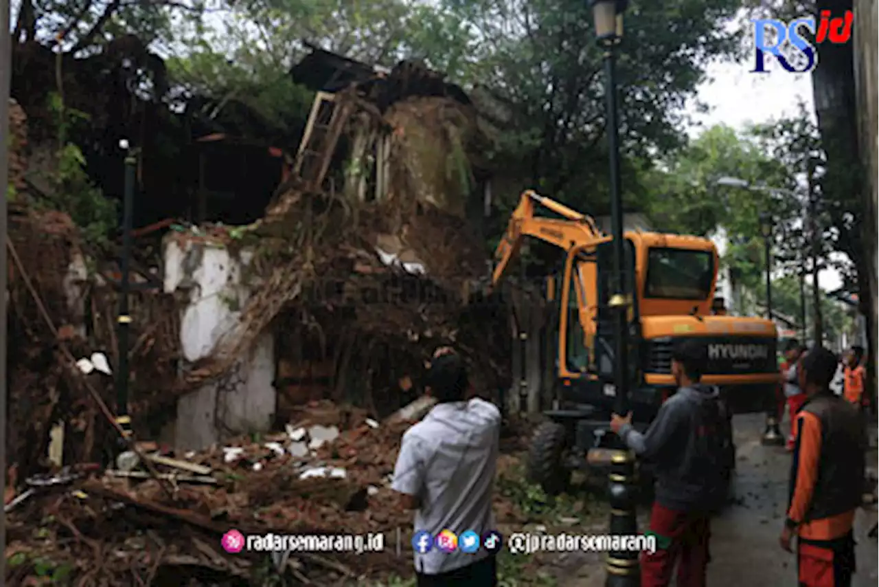 Hujan Lebat, Bangunan di Kota Lama Semarang Roboh