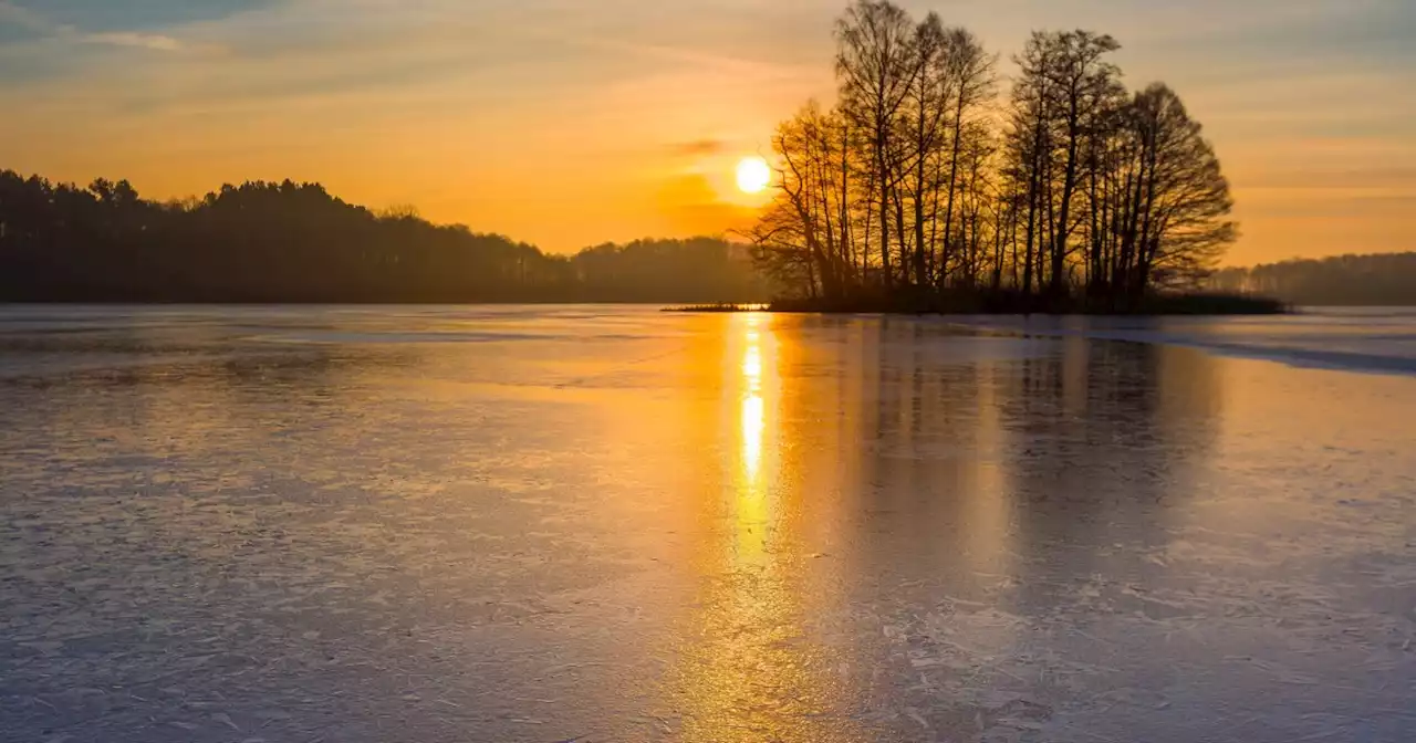 1 dead, 2 missing after falling into frozen Arizona lake