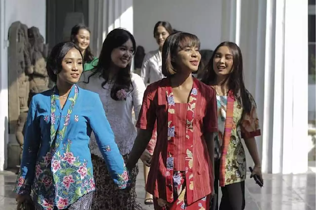 Pilihan Warna untuk Kebaya sebagai Pakaian Sehari-hari