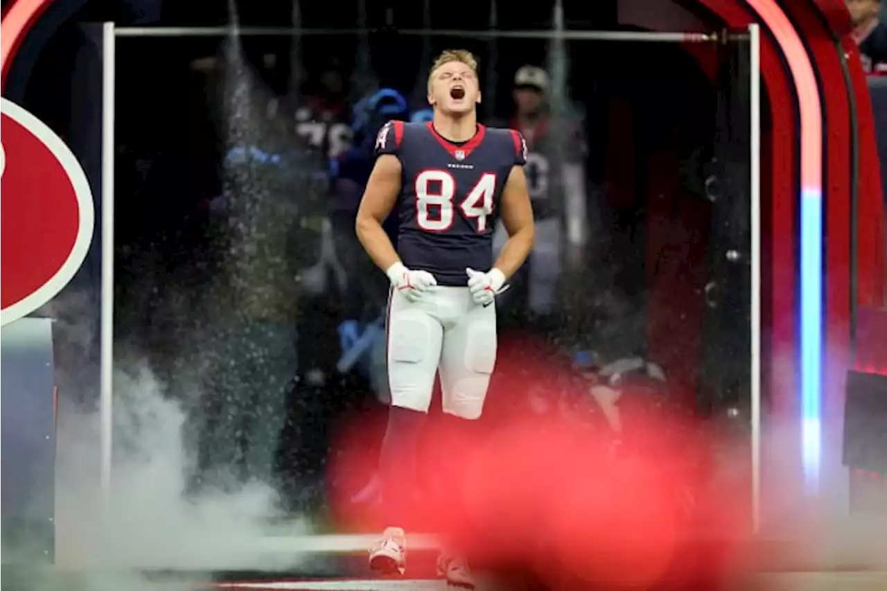 Texans rookie tight end Teagan Quitoriano hyperextended knee, no structural damage sustained