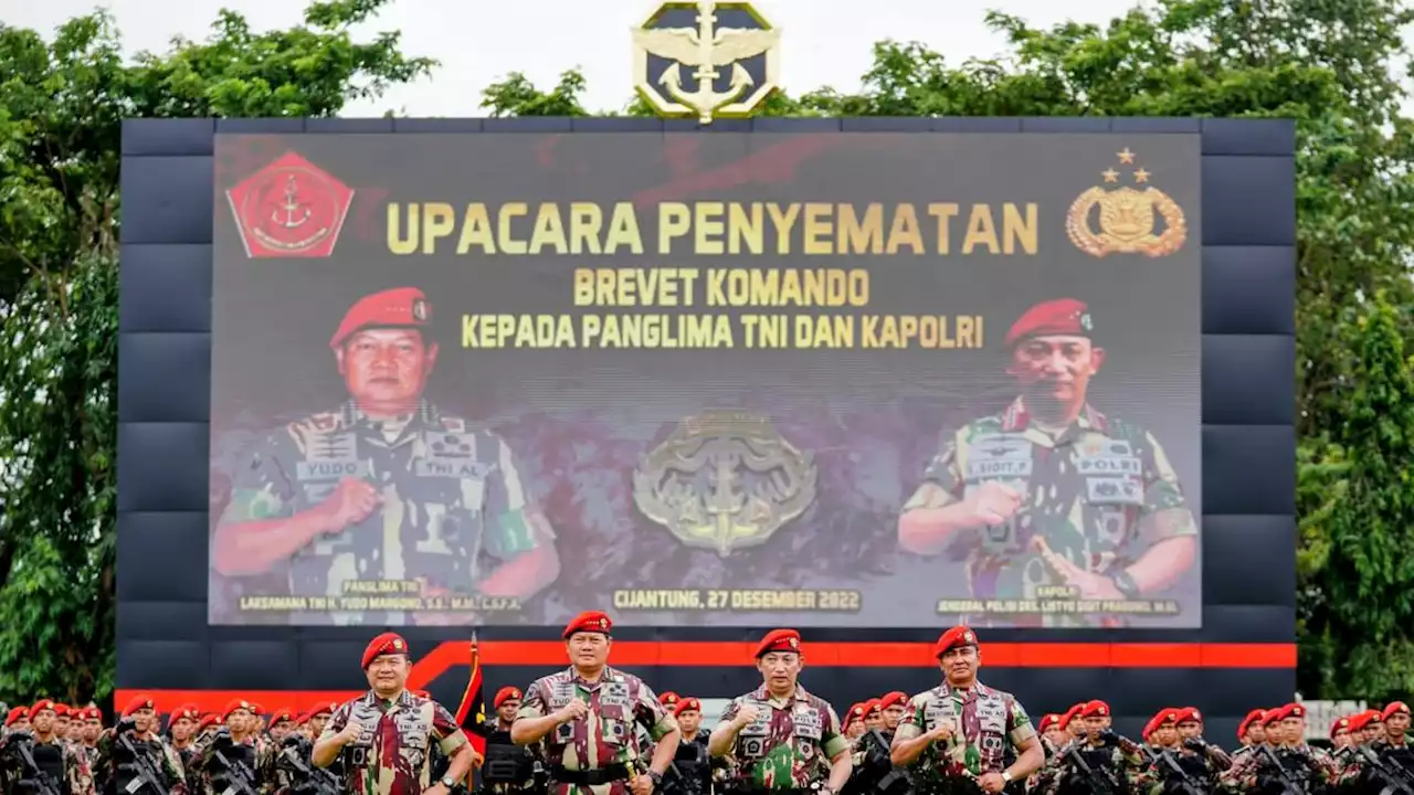 Disematkan Baret Merah Kopassus, Kapolri: Ini Penghargaan Luar Biasa