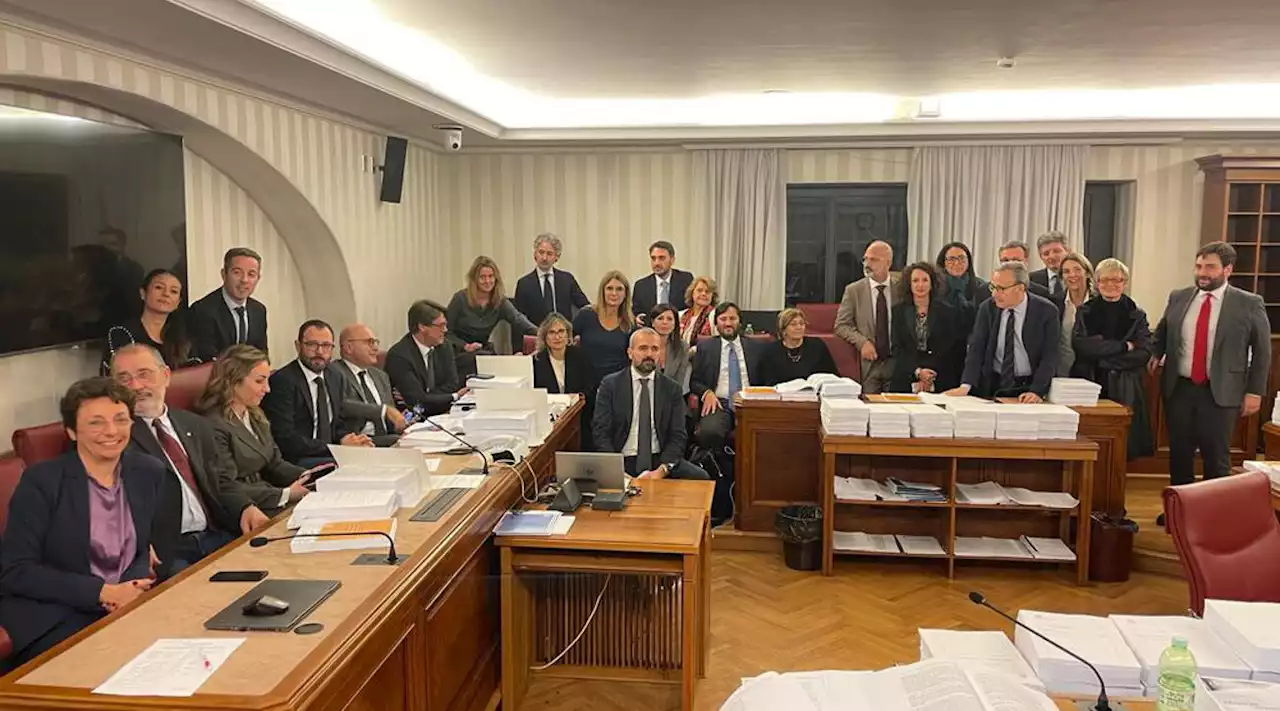 Manovra, protesta contro i tempi: opposizione occupa commissione Bilancio