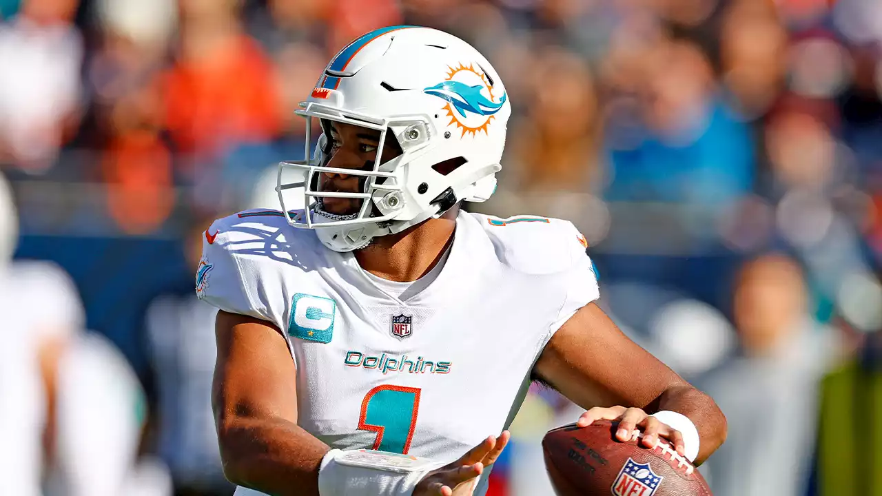 Dolphins QB Tua Tagovailoa in Concussion Protocol Again, Status Vs. Patriots in the Air