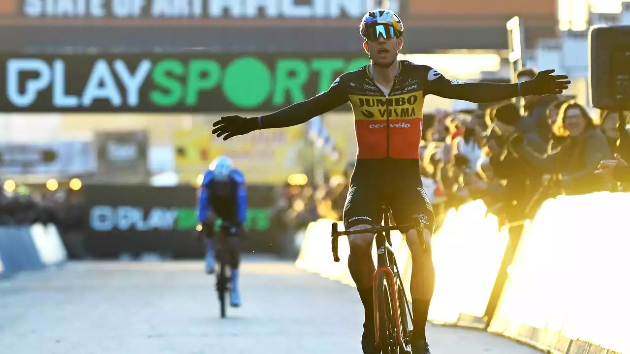 Van Aert klopt Van der Poel na spannende tweestrijd in Heusden-Zolder