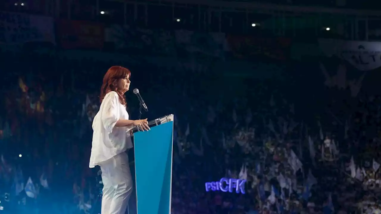 Otra vez CFK cara a cara, y los temas le sobran | En Avellaneda, primer acto después de su renuncia a toda candidatura