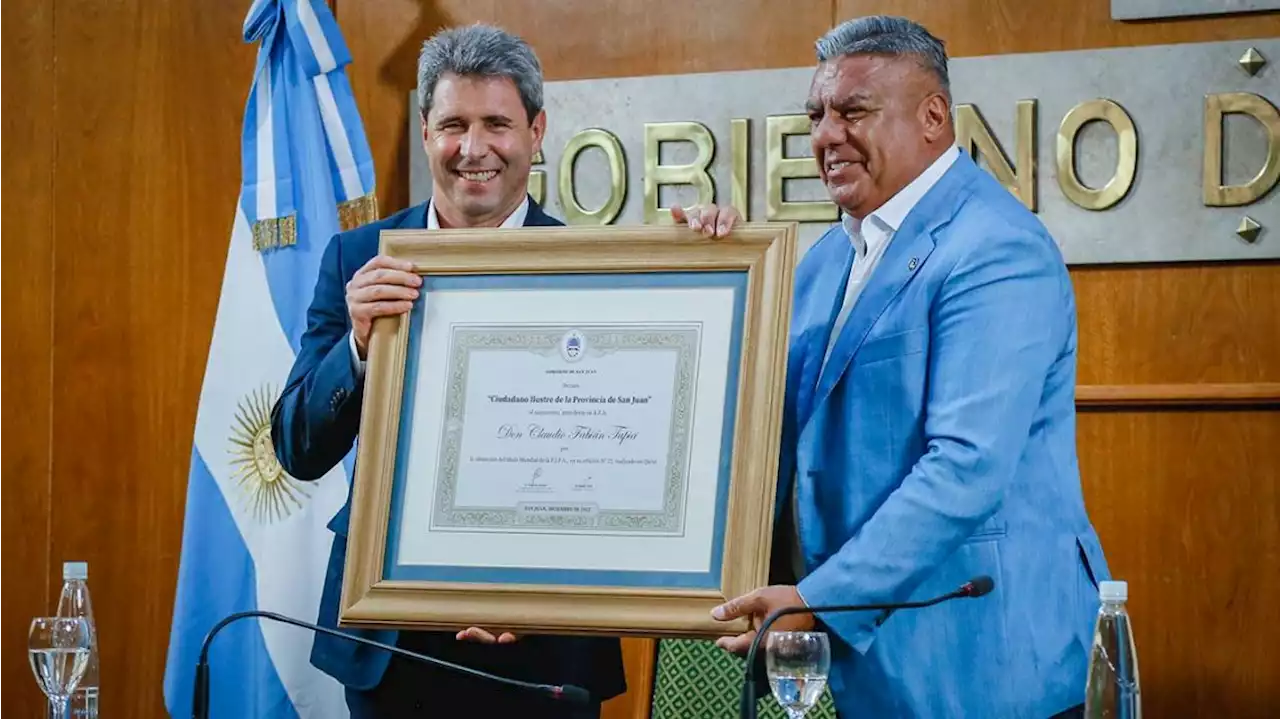 Chiqui Tapia llegó a San Juan para llevar la Copa del Mundo a la Difunta Correa