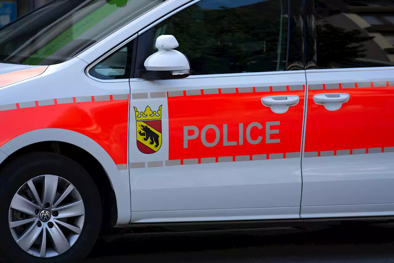 Latterbach BE: Auto in Felswand geprallt – Fahrer und zwei Kinder verletzt