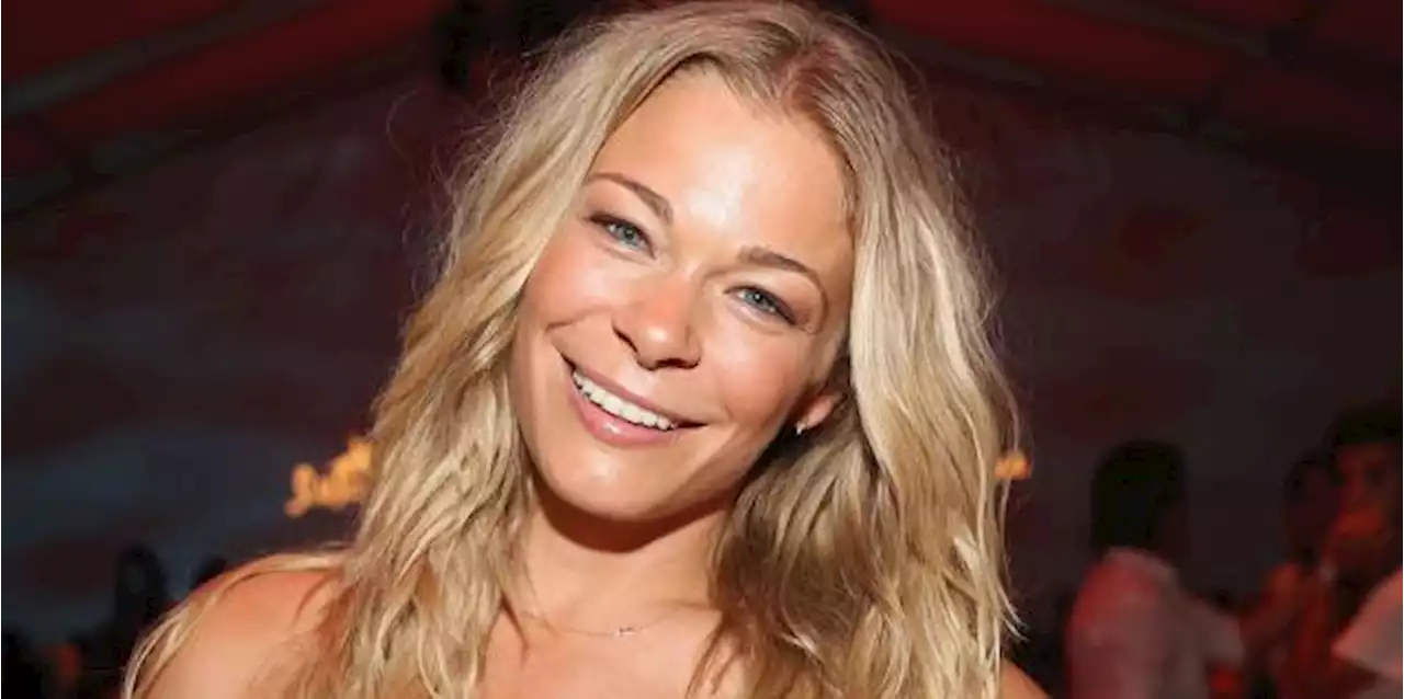 LeAnn Rimes Just Hit Hawaii With Her 6-Pack Abs In a Bikini on IG