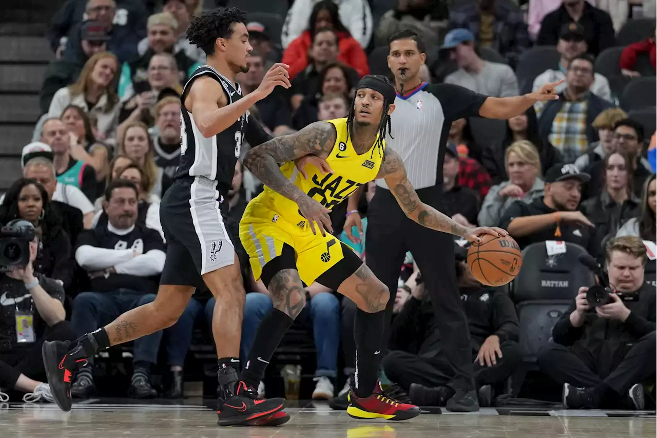 Tre Jones' late antics help Spurs upset Jazz