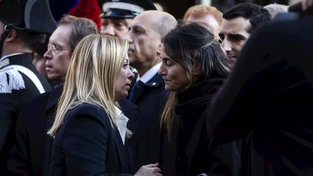 L'addio a Franco Frattini, a Roma in centinaia per i funerali di Stato