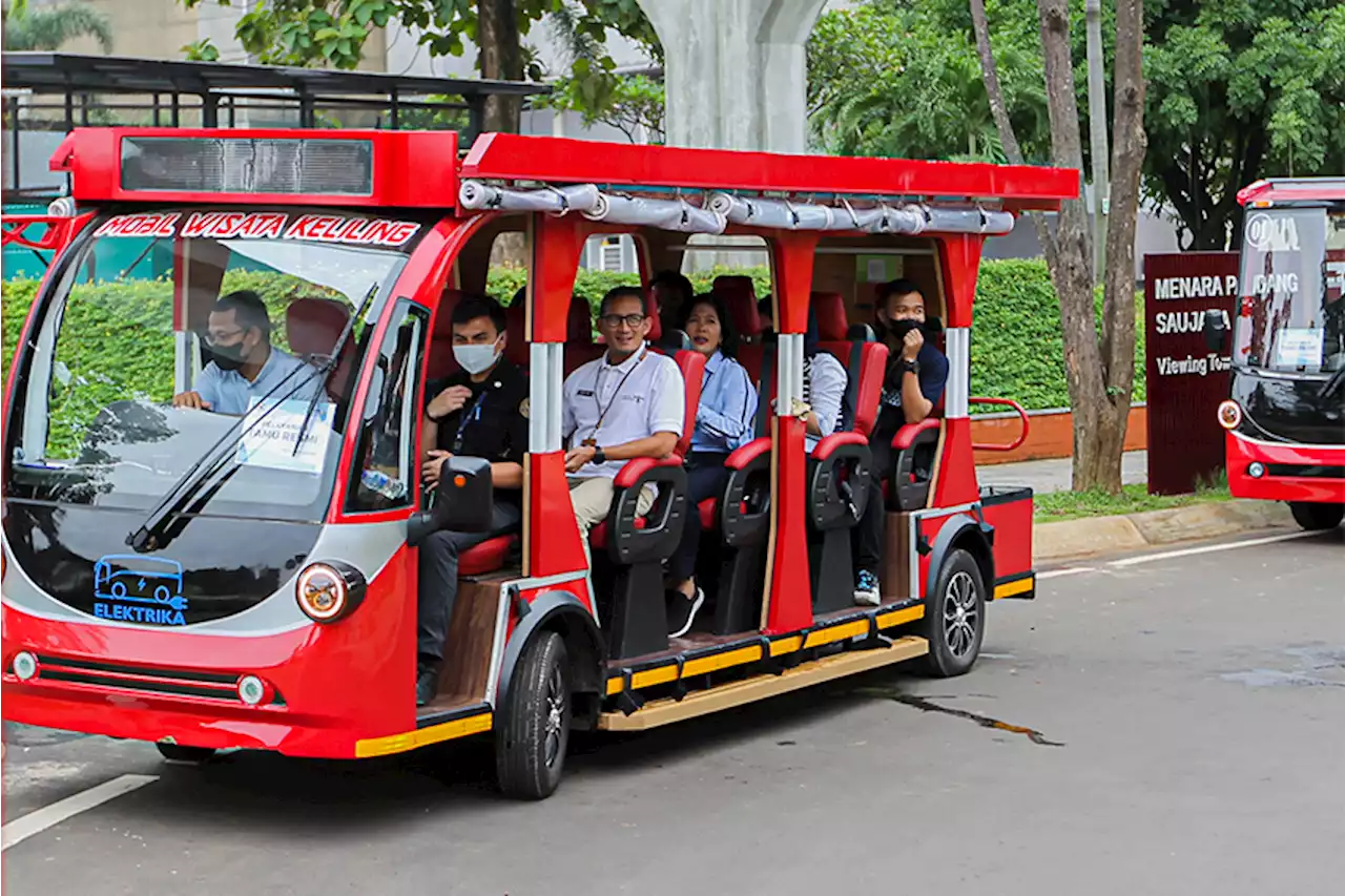 Jumlah Shuttle Bus di TMII Terbatas, Sandiaga Uno Ajak Masyarakat Berwisata dengan Jalan Kaki