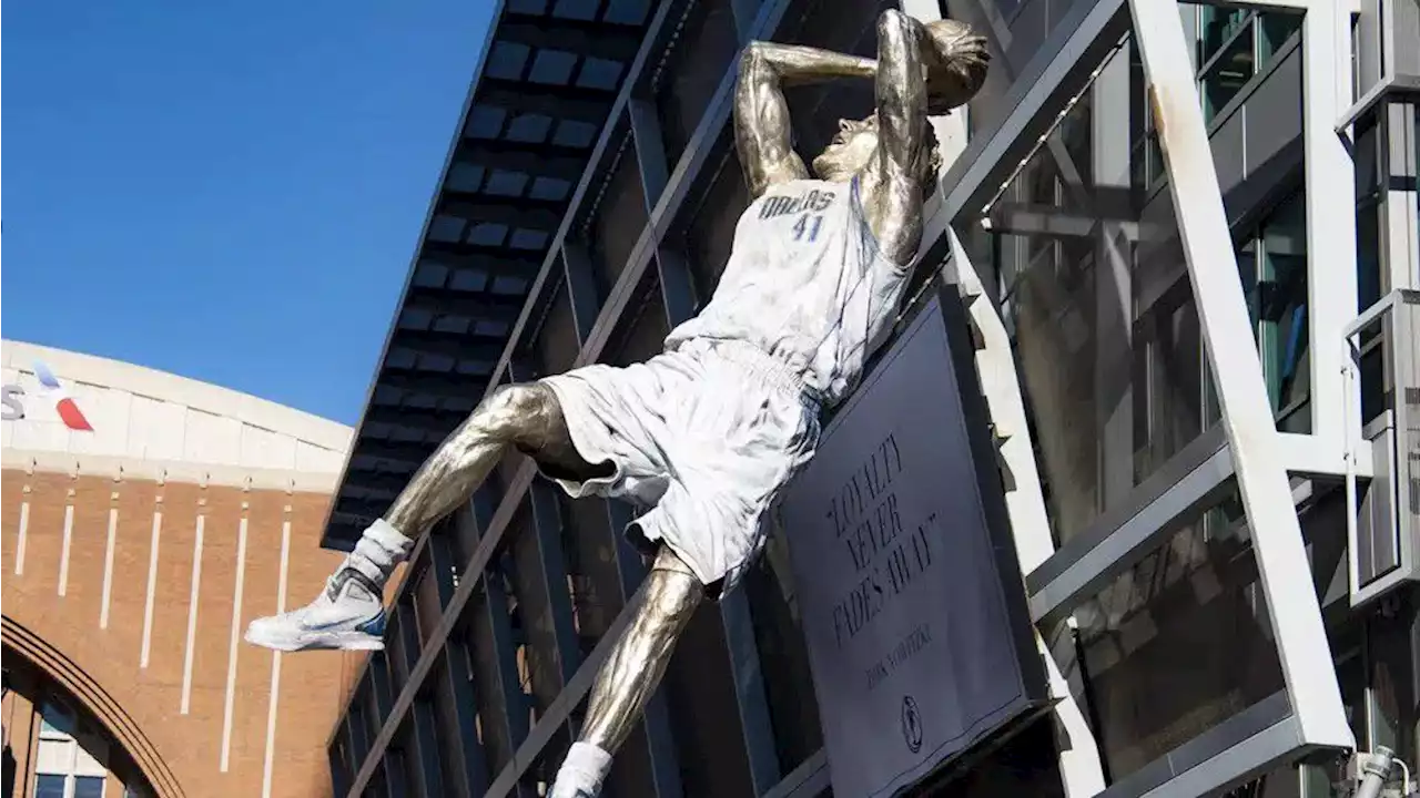 Mavs unveil Nowitzki statue before Christmas game vs. Lakers