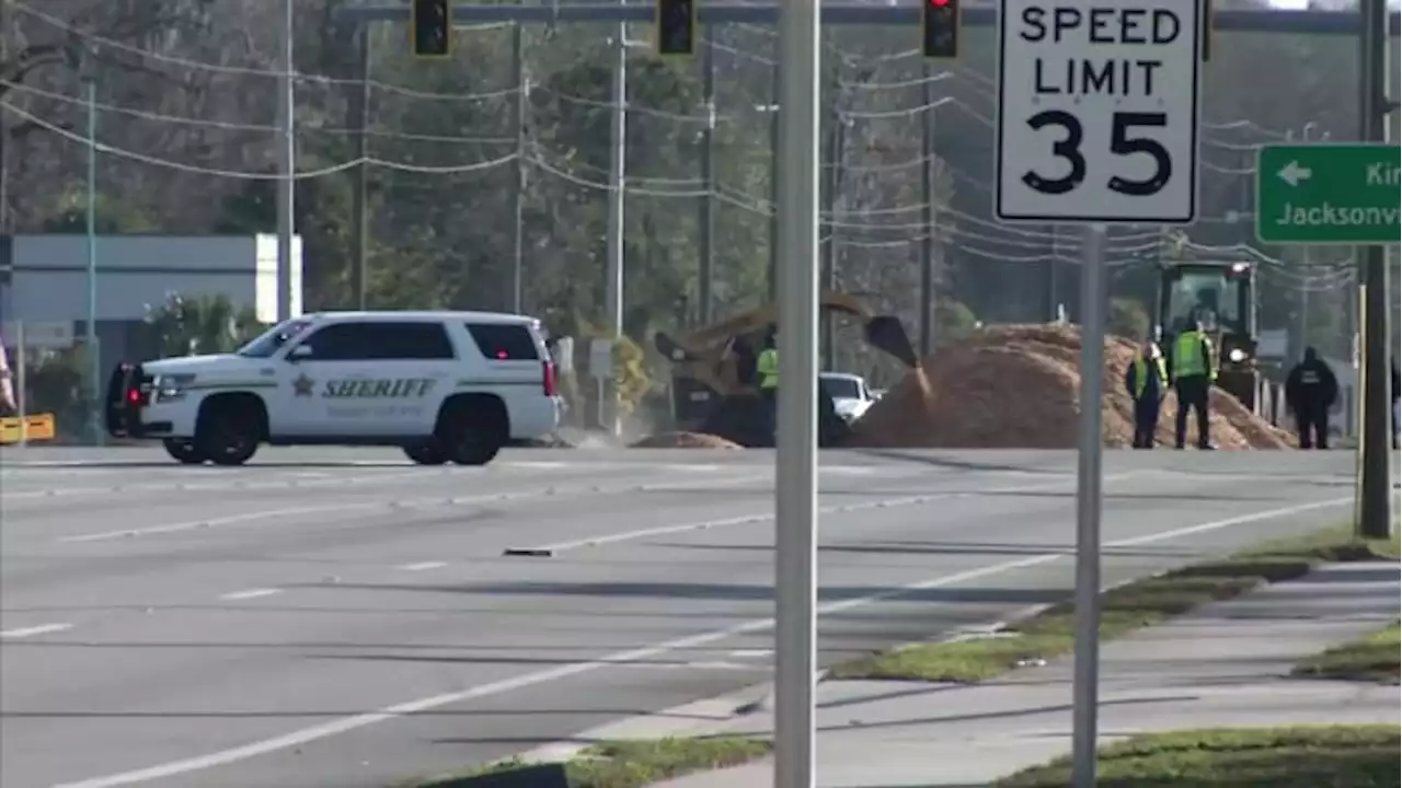 Traffic alert in Nassau County, semi truck crash on A1A and US 17